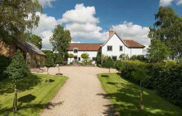 Havoc Hall Country House with Annexe and Stunning Gardens