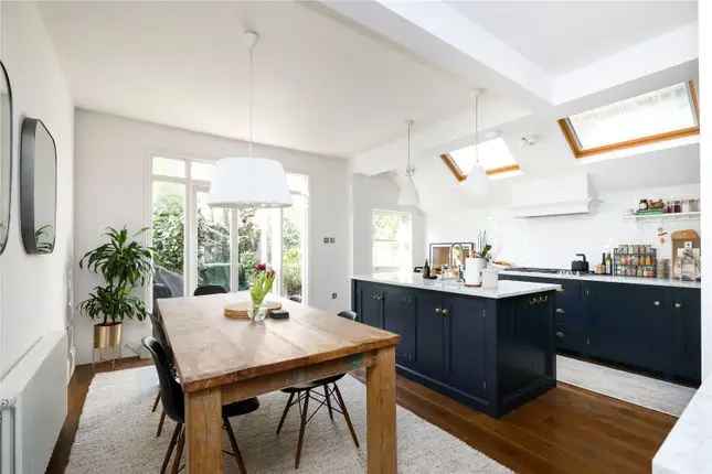 5 Bedroom Family Home To Rent in Putney SW15