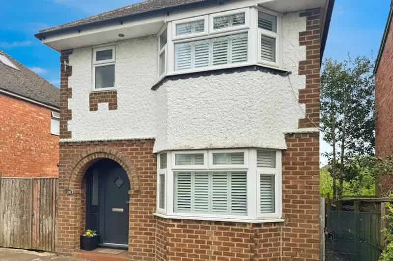 Three Bedroom Detached House Cheltenham