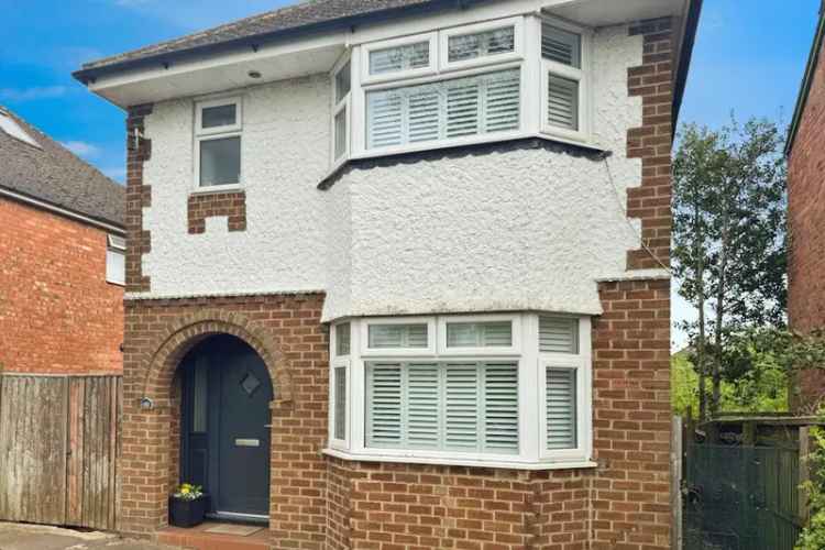 Three Bedroom Detached House Cheltenham