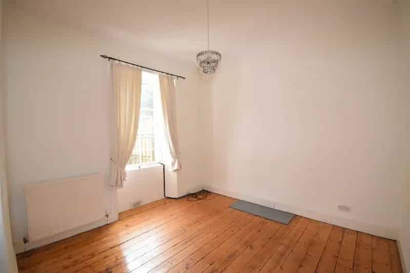 Victorian Villa in Dollar - 5 Bedrooms, Gardens, Close to Amenities