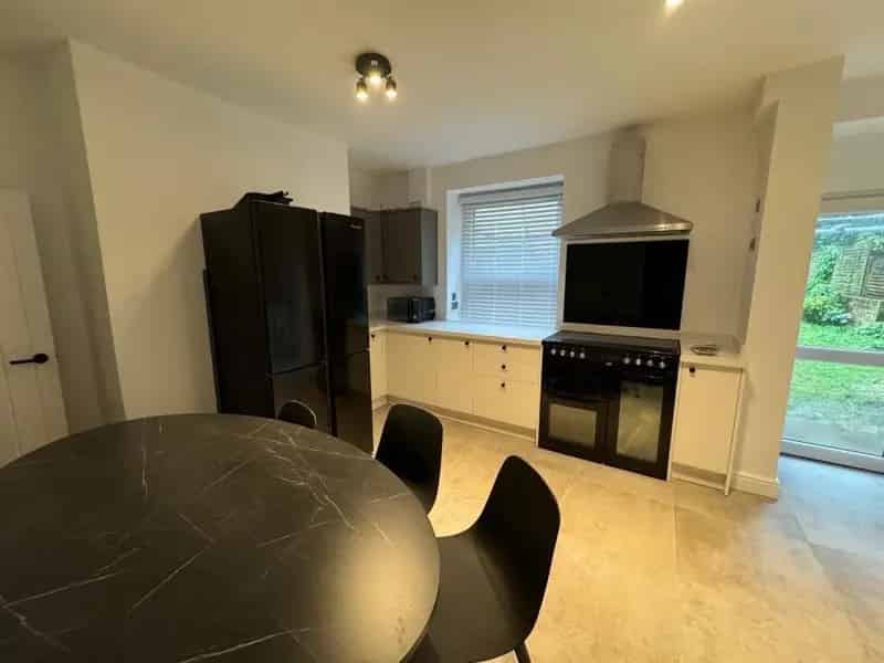 3 Bedroom Semi Detached House 7 Double Bedroom Student Property