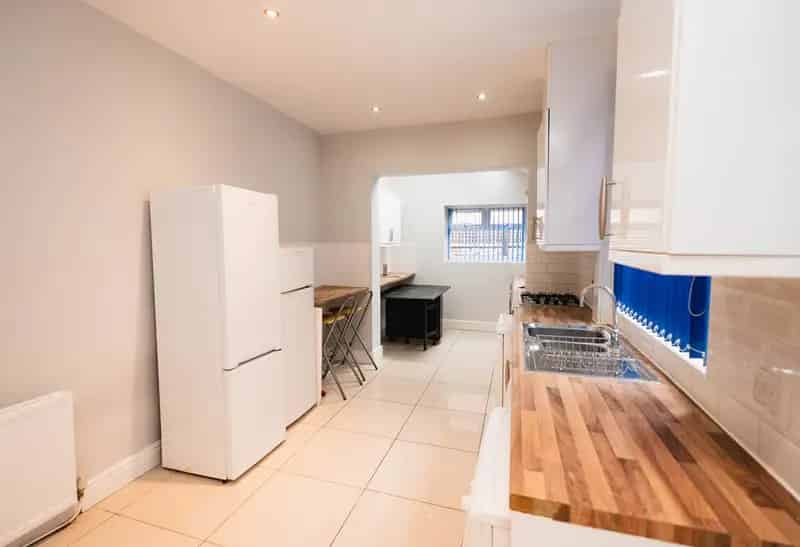 4 Bedroom Furnished House Share to Rent
