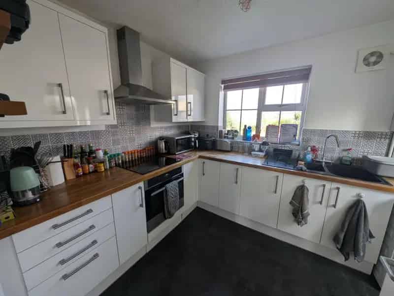 3 Bedroom Semi-Detached House BS7 Family Home