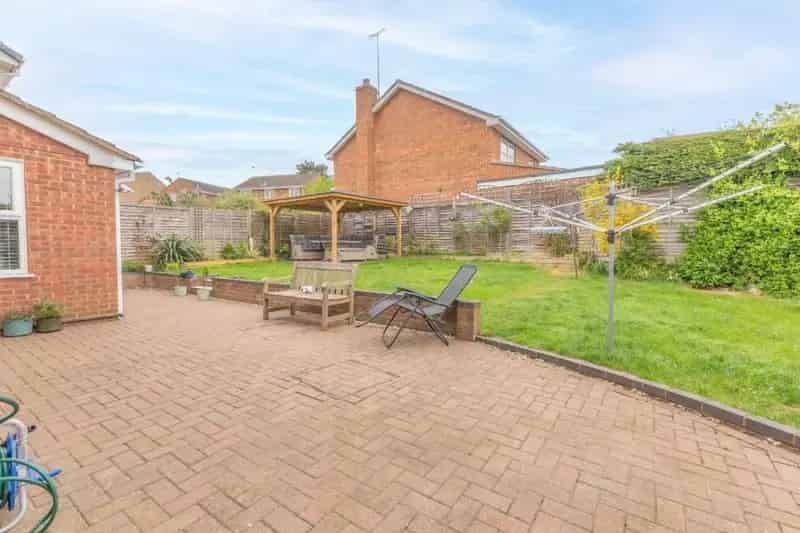 4 Bed Detached House for Sale in Linslade
