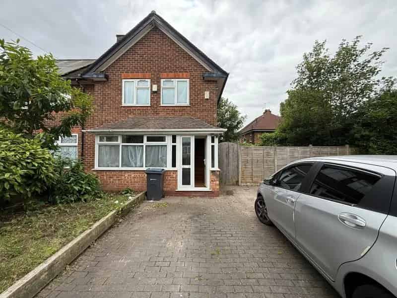 2 Bedroom Semi Detached House Newly Refurbished Yardley