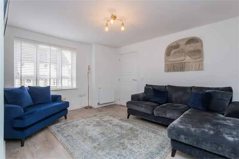 3 Bed House - Detached with 1 Reception Room