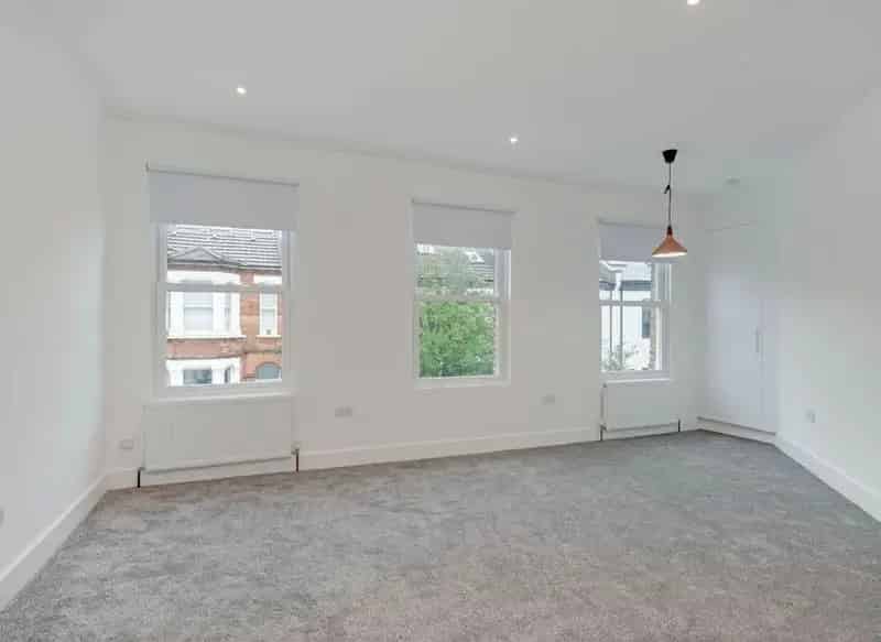 2-Bedroom Flat Kensal Green Refurbished Apartment