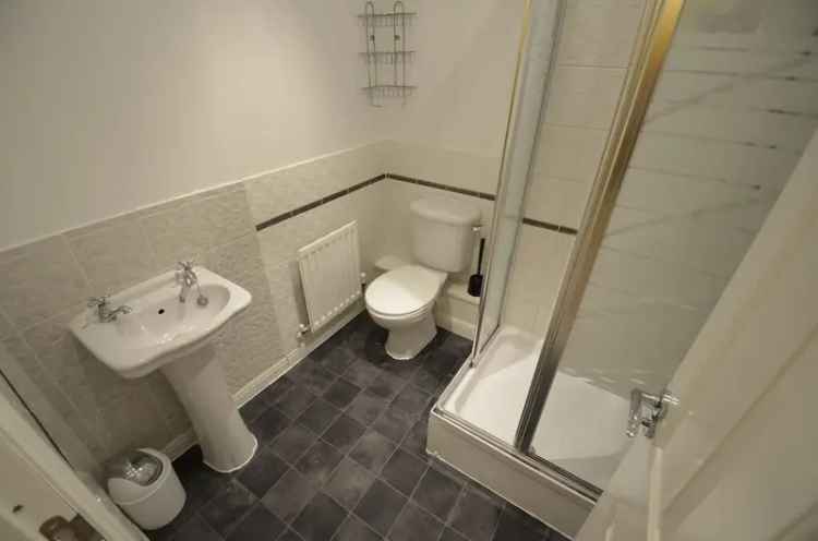 5 Bedroom Student House  Fully Furnished