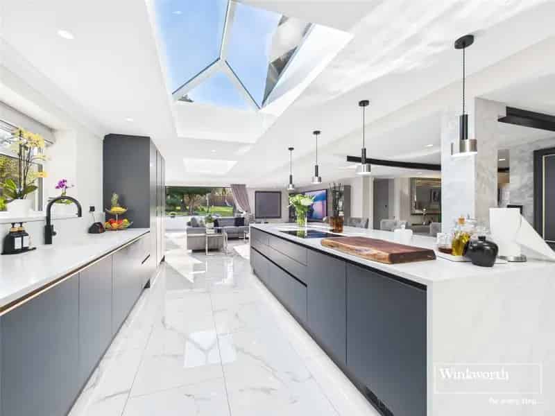 4 Bedroom Detached House Caversham