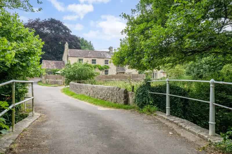 3 Bedroom Link Detached House for Sale near Bath