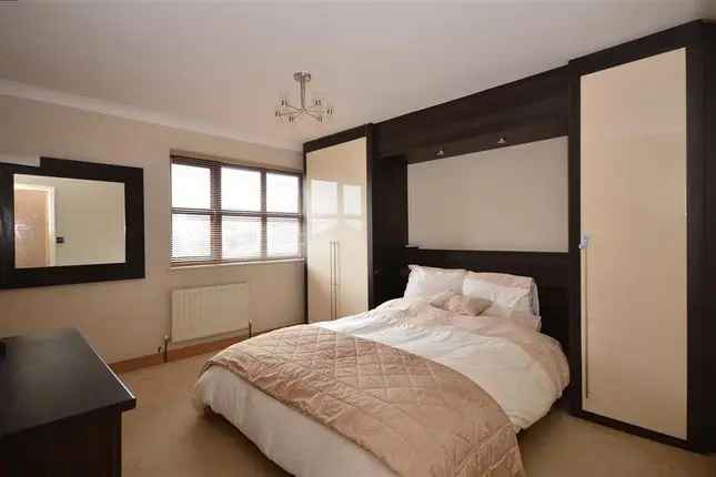 Terraced house to rent in Pelton Road, Greenwich SE10