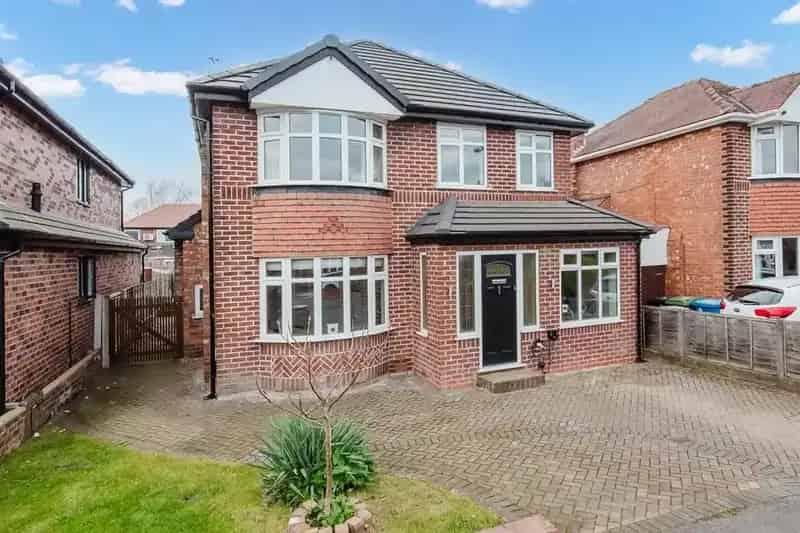 4 Bedroom Detached House for Sale Near Excellent Schools
