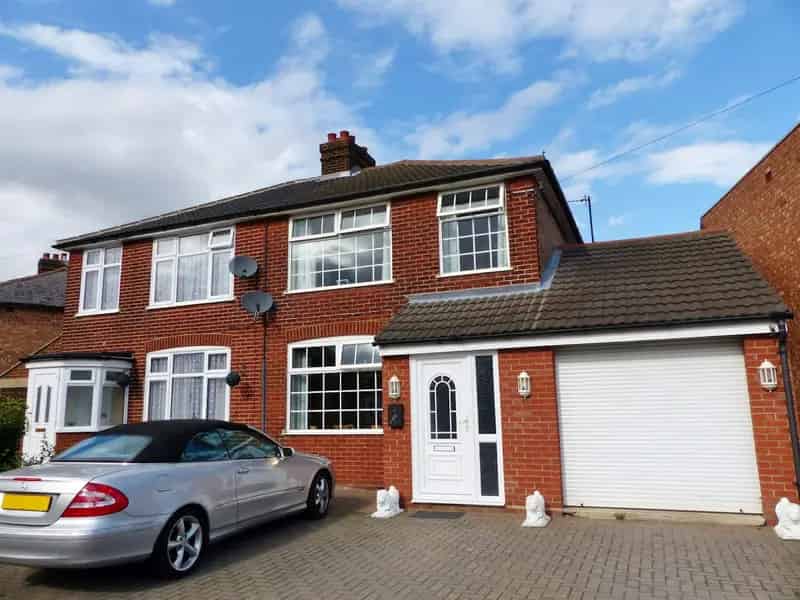 Three Bedroom Semi-Detached House Ipswich Freehold