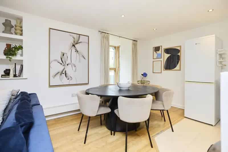 Family Apartment Gwendolen Avenue Modern Open Plan Living