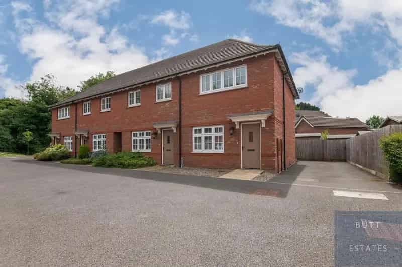 2 Bedroom End of Terrace House for Sale
