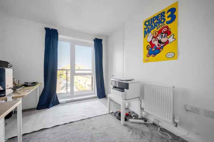 2 Bedroom Flat for Sale Near Town Centre