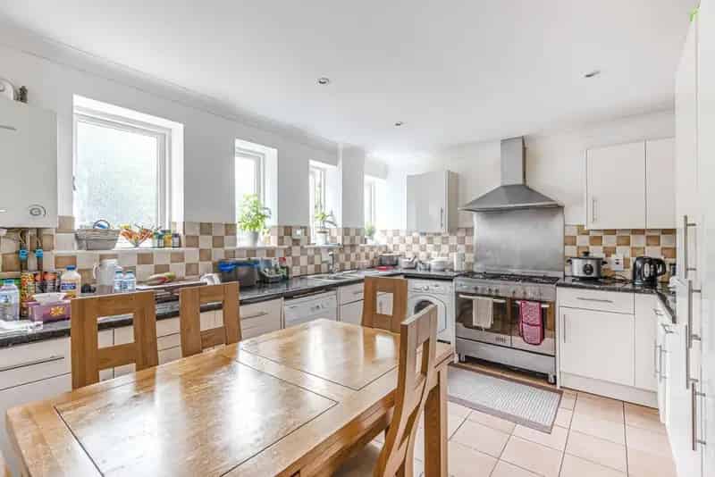 Four Bedroom House Near River Thames in Gated Development