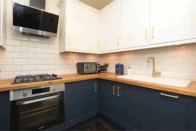 2 Bed Ground Floor Flat with Modern Kitchen and Garden Access