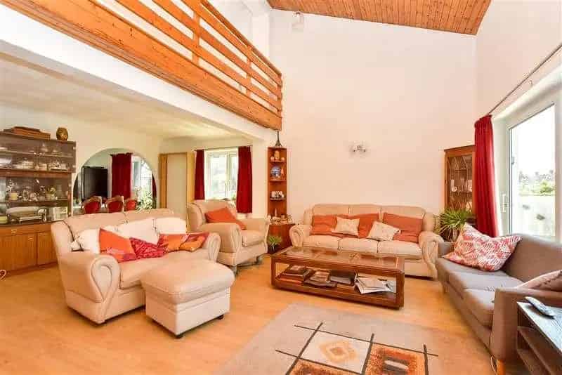 5 Bed Detached Chalet Bungalow For Sale