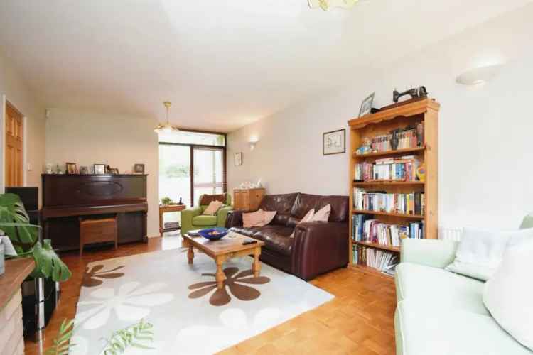 Four Bedroom Family Home in Private Estate