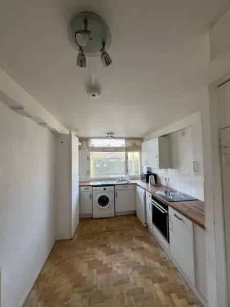 Victorian Conversion Garden Flat Near Elstree Film Studios