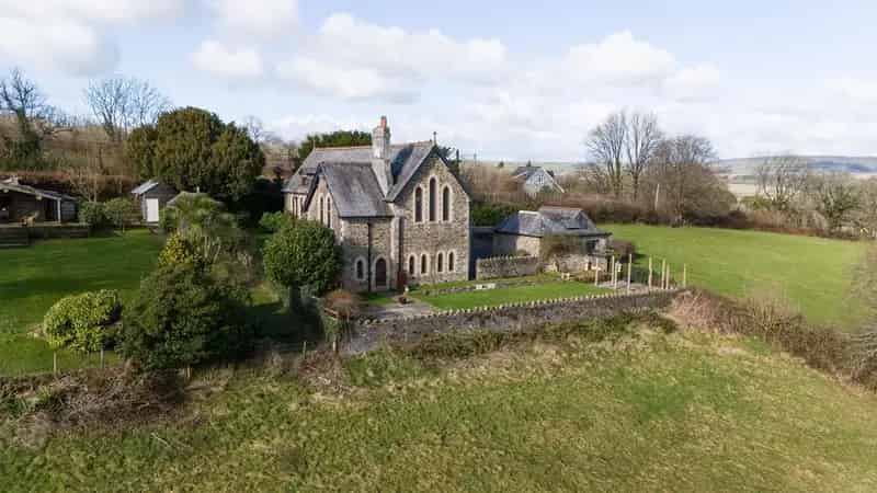 4 Bedroom Detached House with Lodge and Stunning Views