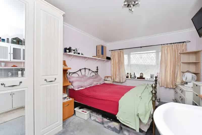 4 Bedroom Semi Detached House Chesterfield Derbyshire