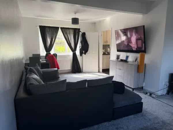 3 Bedroom House Big Garden Driveway Near Schools