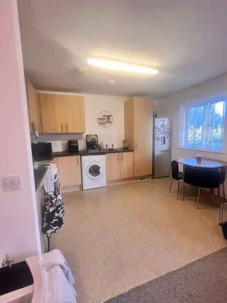 Flat For Rent in Borough of Runnymede, England