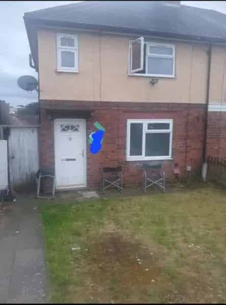 2 Bed House Big Front Garden Long Path