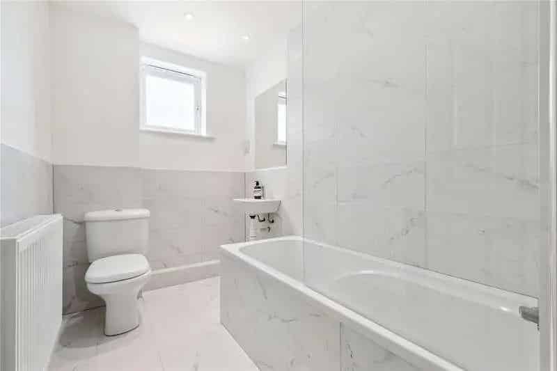 2 bed flat for sale