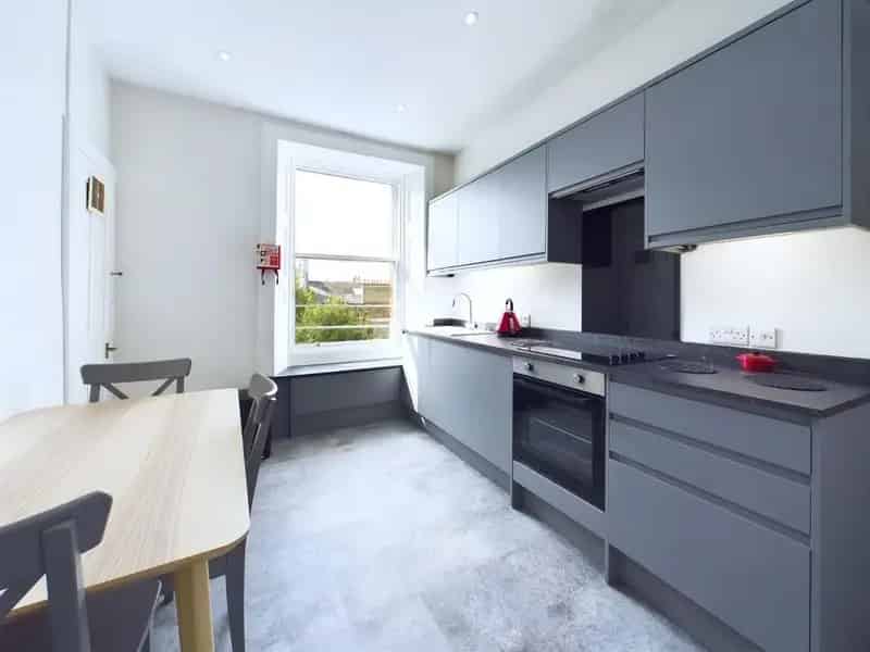 3 Bedroom Apartment to Rent Edinburgh