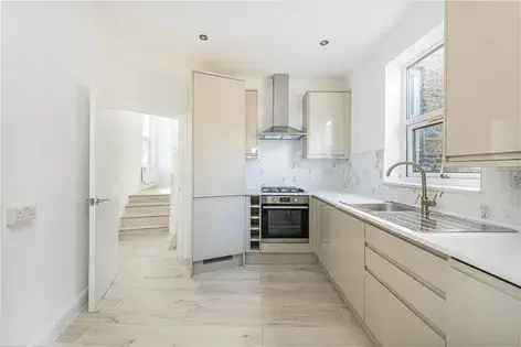 2 Bedroom Maisonette 75m² Fulham London