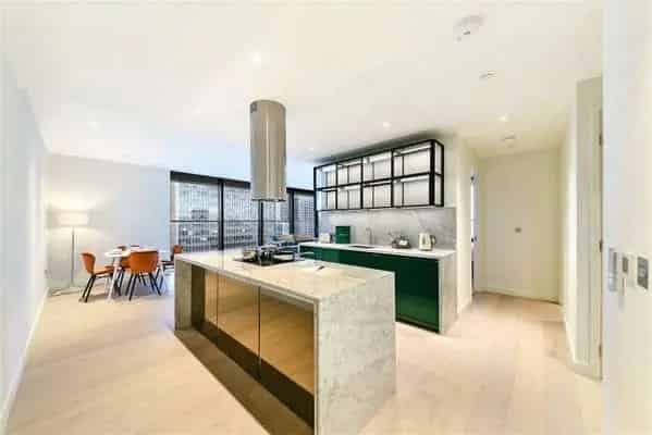 Luxury 2-Bed Canary Wharf Apartment Panoramic Views Gym Pool Spa