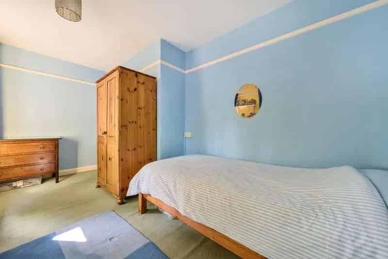 4 Bed House for Sale - Extended Family Home