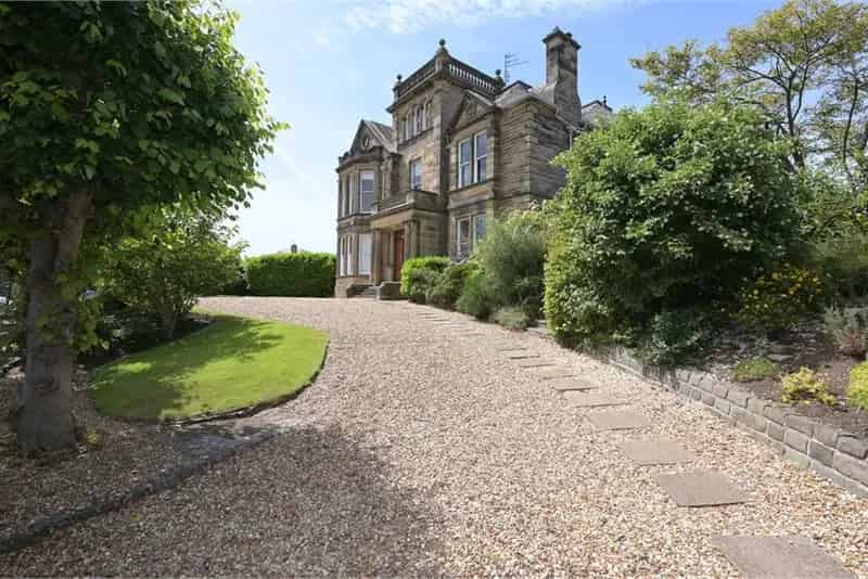 2 Bed Flat Ground Floor with 1 Reception Room