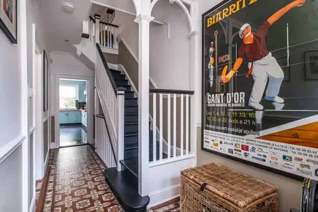 Detached House for Sale in London SW11