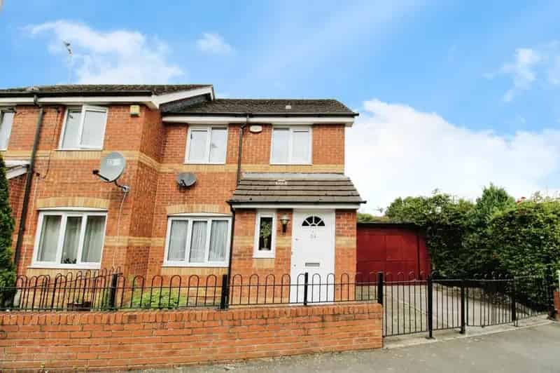 3 bedroom semi-detached house