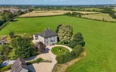 Grade II Listed Georgian House with 4 Bedrooms and 0.78 Acres