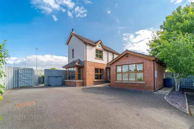 4 Bed Detached House Bangor 2 Ensuite Shower Rooms Open Plan Living