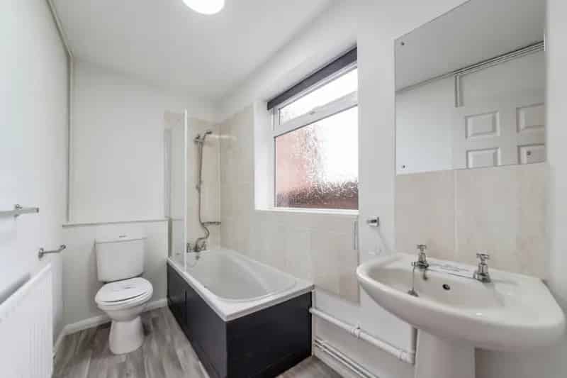 Grantham Mid-Terraced House Two Double Bedrooms Zero Deposit Available