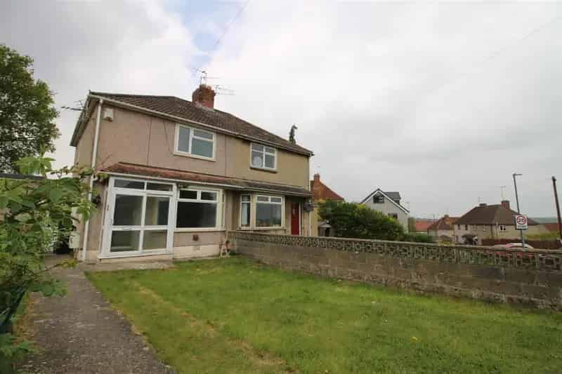 2 Bedroom Semi-Detached House Kingswood Bristol