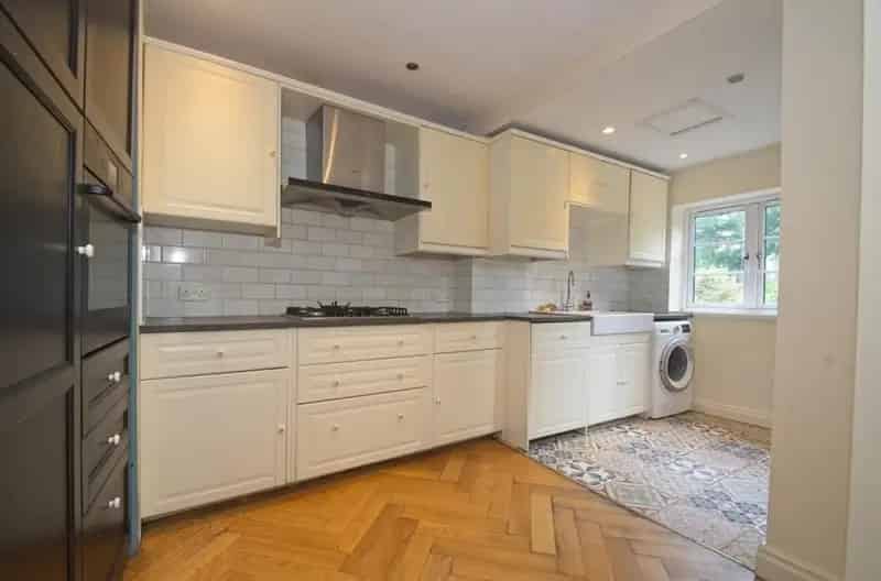 2 Bedroom Character Cottage With Large Gardens Detached Garage