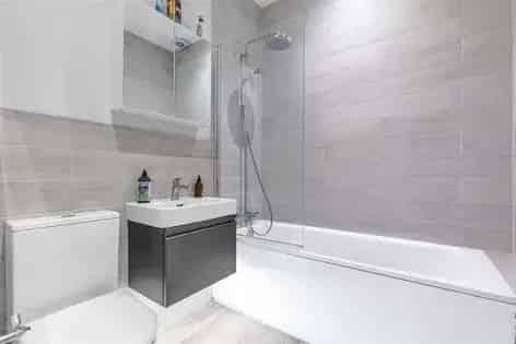 2 Bedroom 128m² Ground Floor Maisonette London
