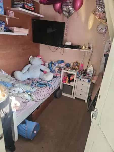 3 Bed House Convertible to 4 Beds Huge Garden Driveway