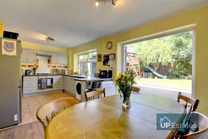 4 Bedroom Semi Detached House to Rent