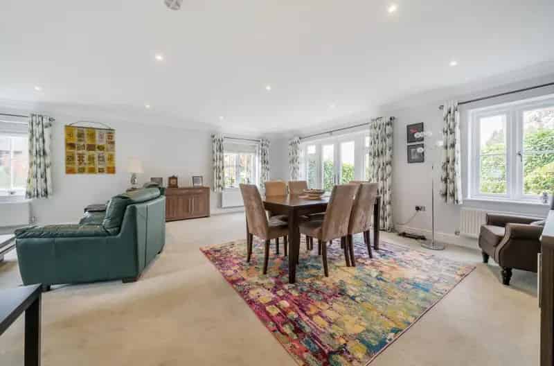 Luxurious 3-Bedroom Golf Course Apartment with Private Terrace and Garage