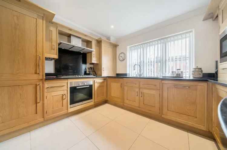 Luxurious 3-Bedroom Golf Course Apartment with Private Terrace and Garage