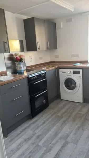 One Bedroom House - Quiet Area - Private Parking